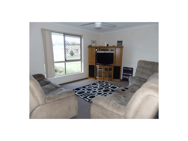 6 Hillside Crt, Morayfield QLD 4506