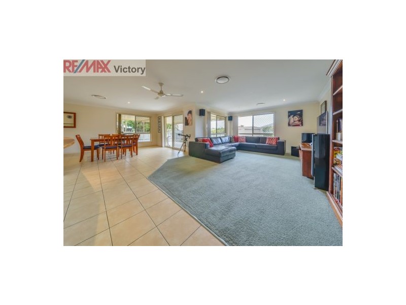 6 Curtin Cres, Morayfield QLD 4506