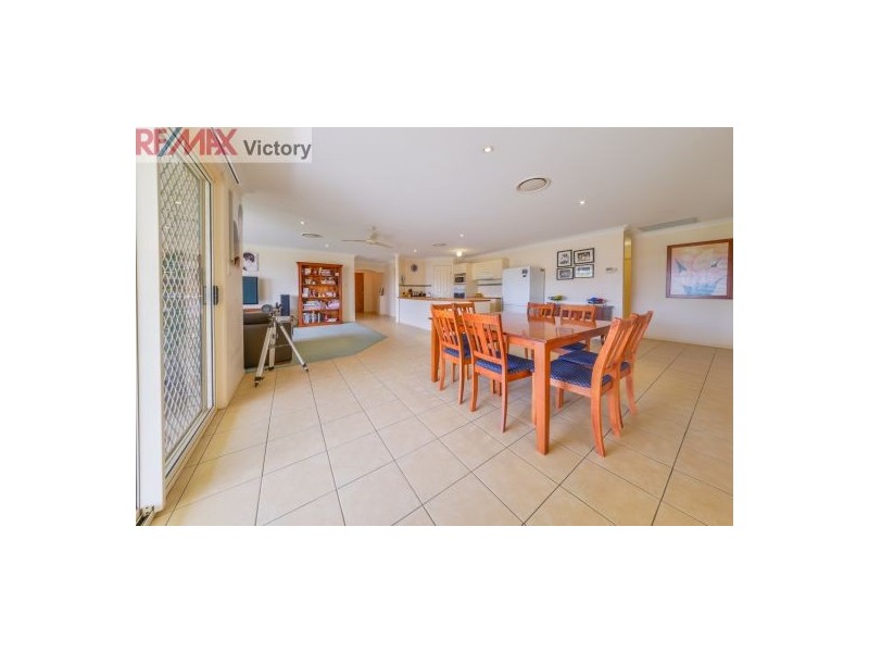 6 Curtin Cres, Morayfield QLD 4506