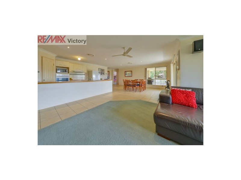 6 Curtin Cres, Morayfield QLD 4506