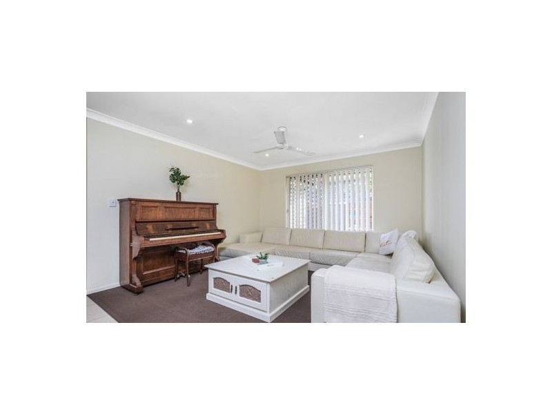 15 Hipwood St, Morayfield QLD 4506