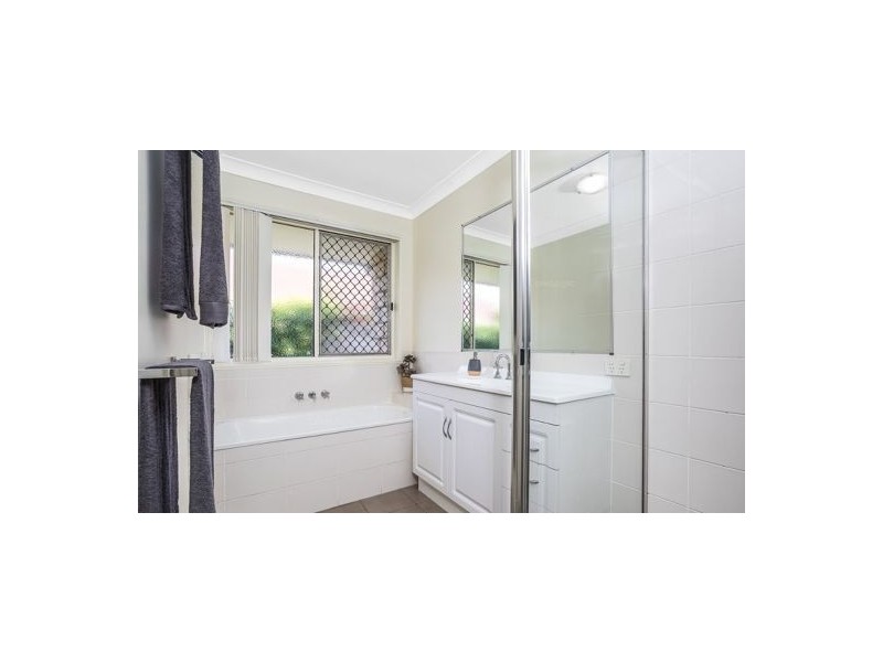 15 Hipwood St, Morayfield QLD 4506