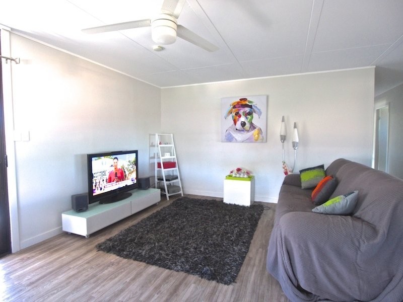 10 Gillian Street, Beachmere QLD 4510