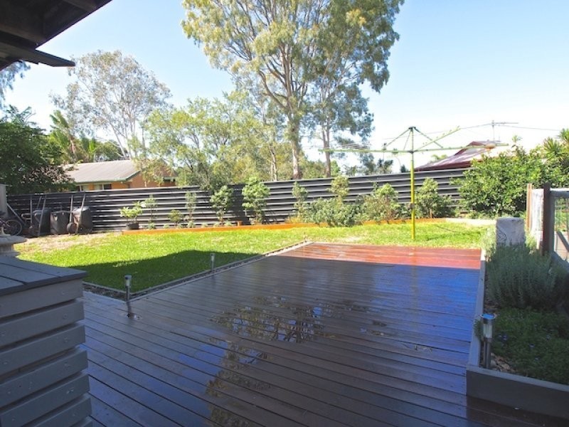10 Gillian Street, Beachmere QLD 4510