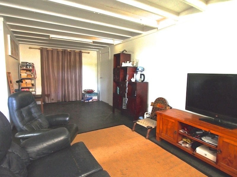 10 Gillian Street, Beachmere QLD 4510