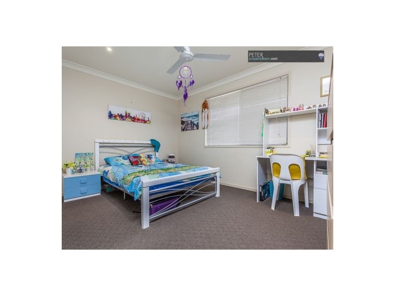 11 Biggera Court, Sandstone Point QLD 4511