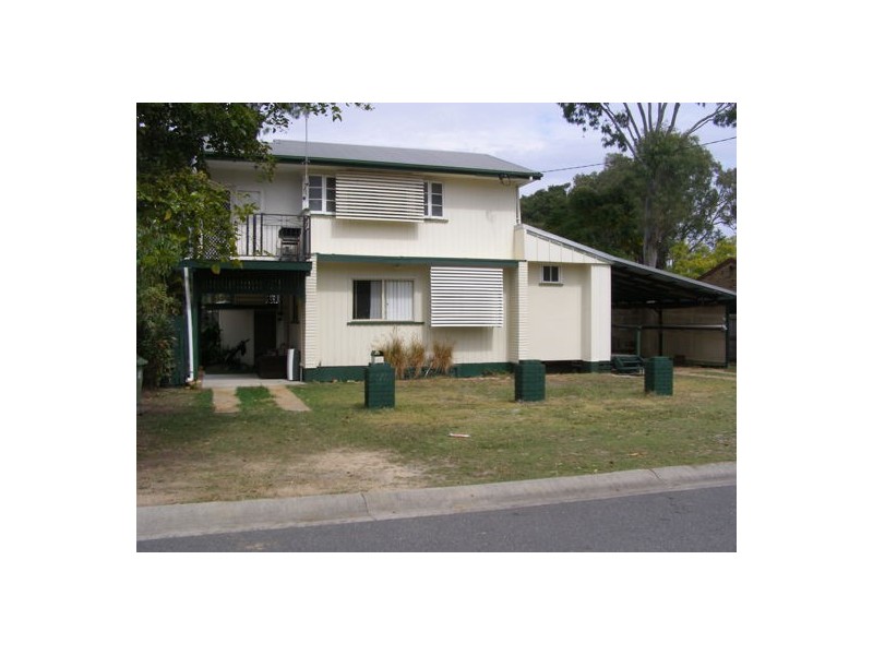 1/2 4 Gibson Street, Beachmere QLD 4510