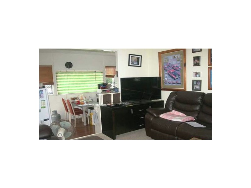 1/2 4 Gibson Street, Beachmere QLD 4510