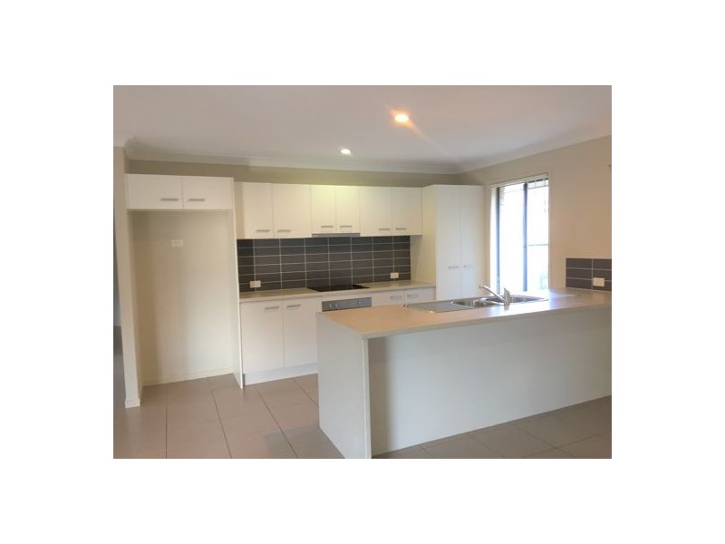 8 Redcedar Place, Morayfield QLD 4506