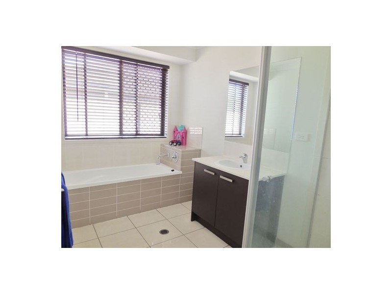 8 Lanita Ch, Morayfield QLD 4506