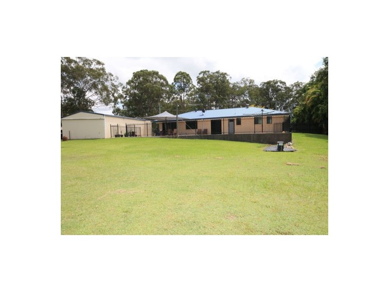 105 Smiths Rd, Elimbah QLD 4516