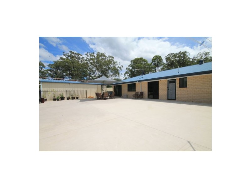 105 Smiths Rd, Elimbah QLD 4516