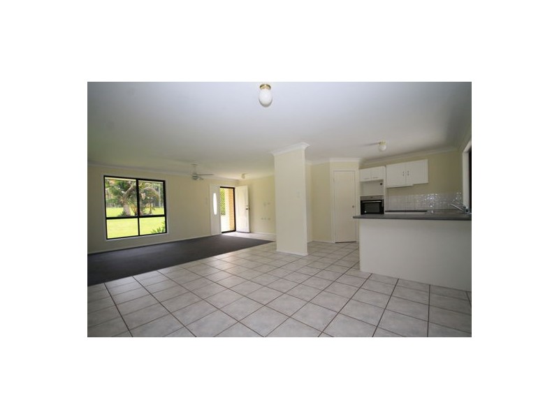 105 Smiths Rd, Elimbah QLD 4516