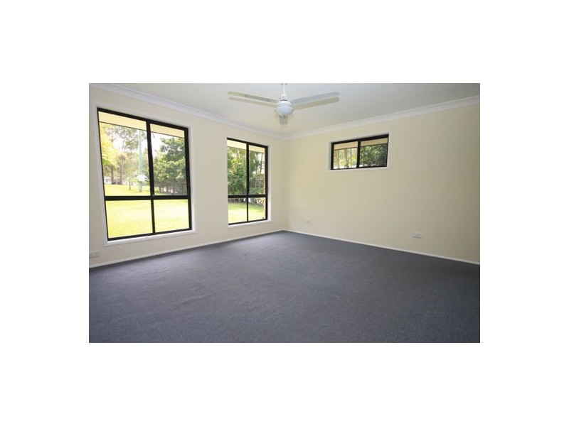 105 Smiths Rd, Elimbah QLD 4516