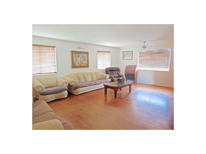 33 Sherwood St, Morayfield QLD 4506