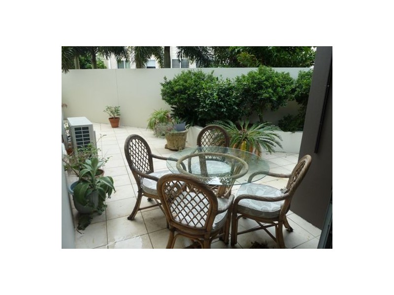 2/91-93 Landsborough Parade, Golden Beach QLD 4551