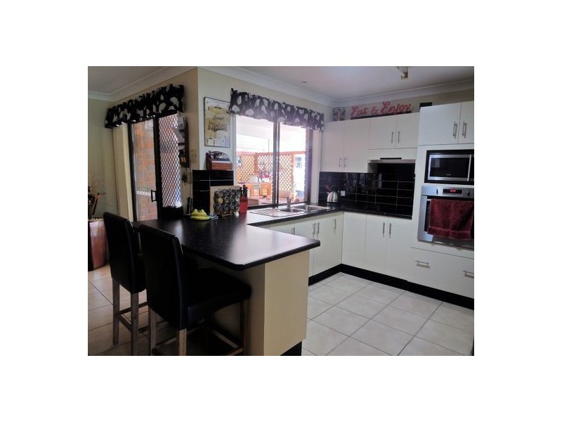 10 Sherwood St, Morayfield QLD 4506