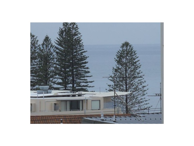 5 Upper Gay Terrace, Kings Beach QLD 4551