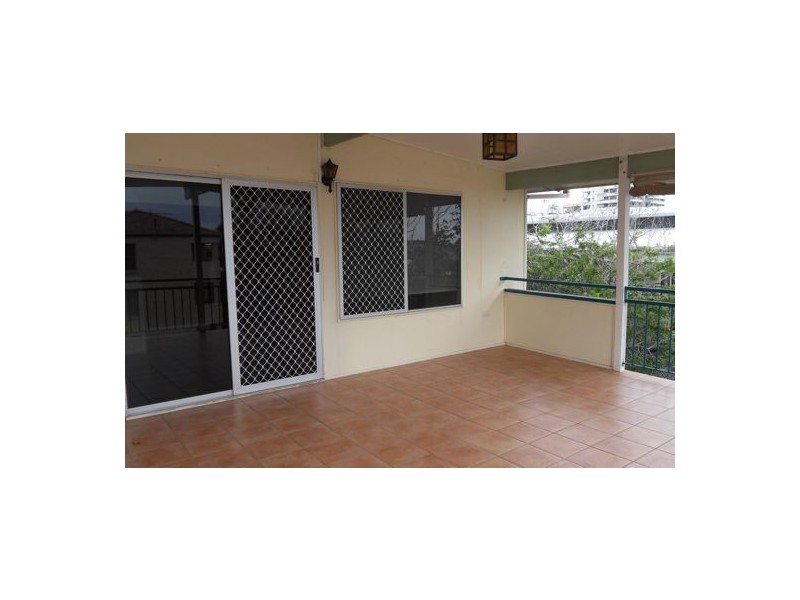 5 Upper Gay Terrace, Kings Beach QLD 4551