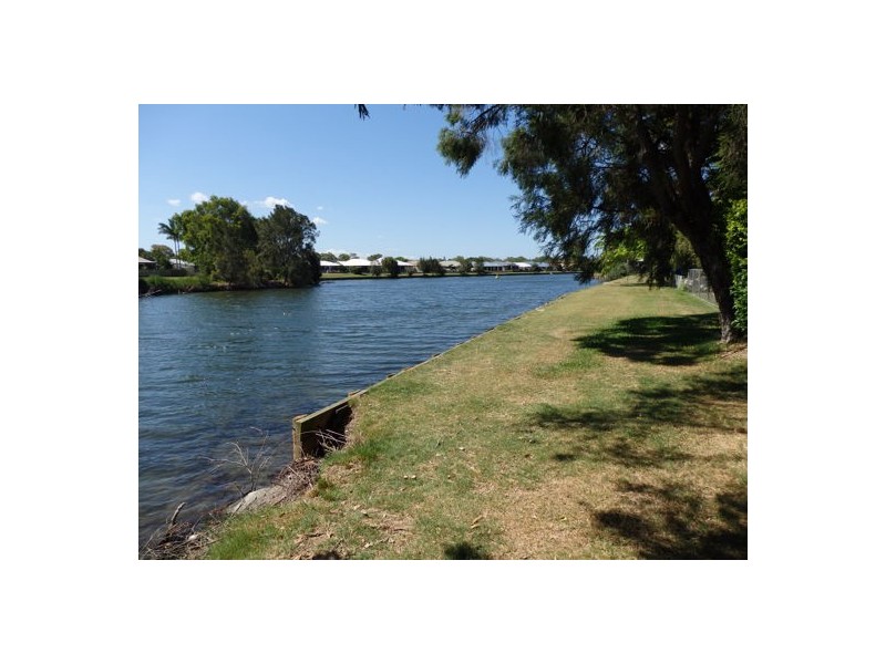 98 Biggs Avenue, Beachmere QLD 4510