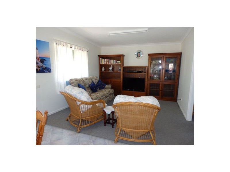 98 Biggs Avenue, Beachmere QLD 4510