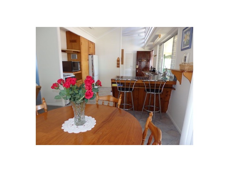 98 Biggs Avenue, Beachmere QLD 4510
