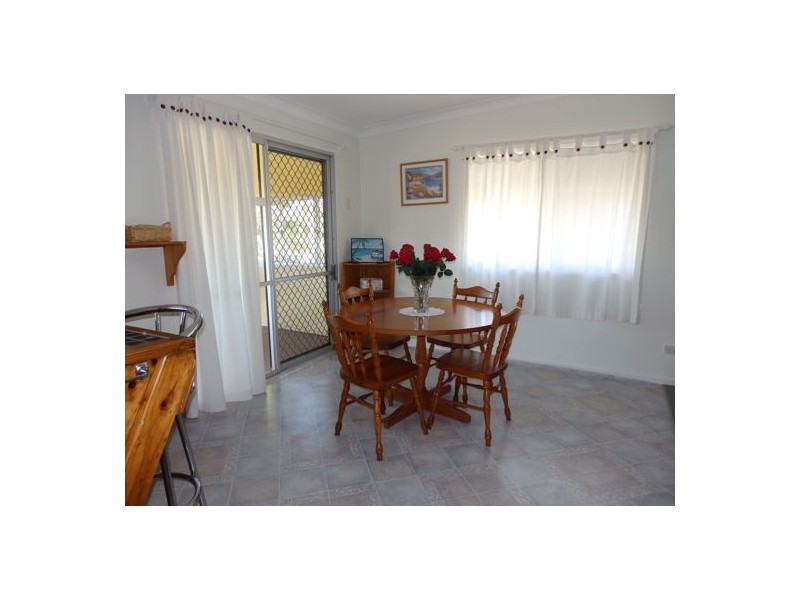 98 Biggs Avenue, Beachmere QLD 4510