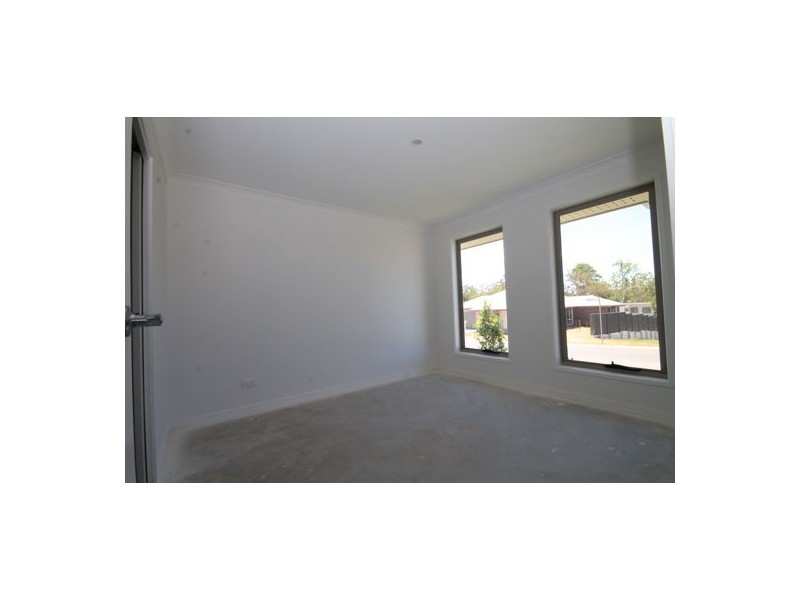 2 / 1 Adele Close, Morayfield QLD 4506