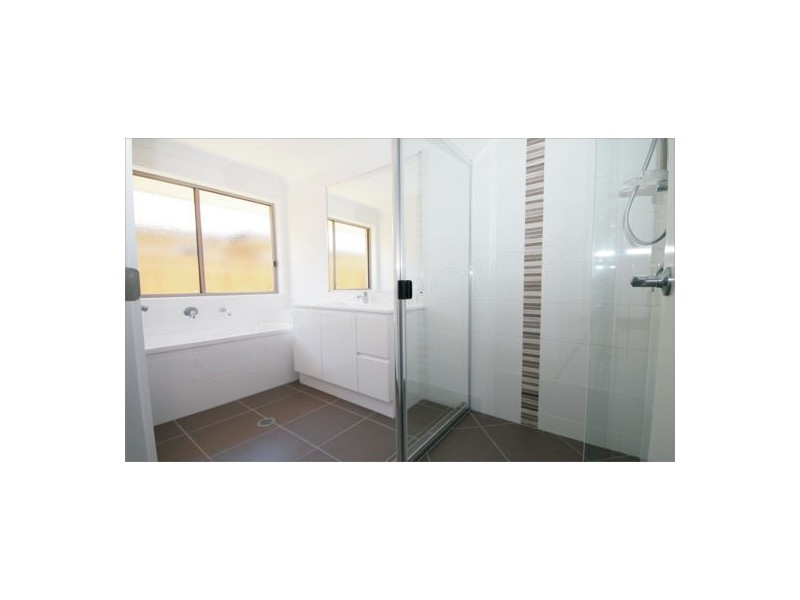 2 / 1 Adele Close, Morayfield QLD 4506