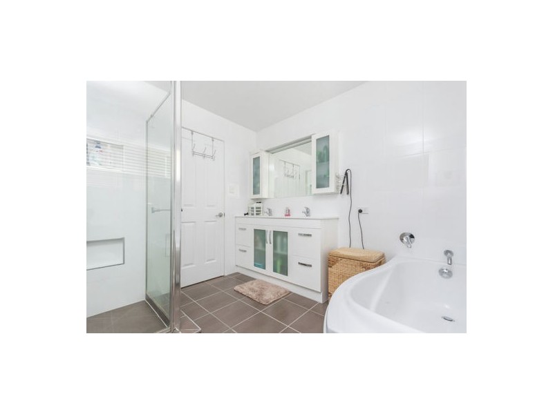 34 Lesley Ave, Caboolture QLD 4510