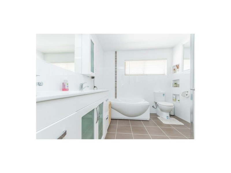 34 Lesley Ave, Caboolture QLD 4510