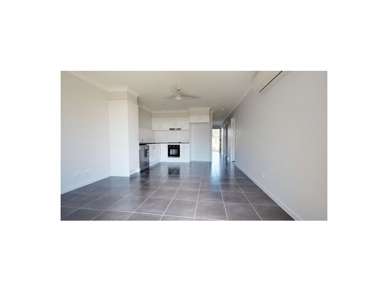 2/5 Sterling Road, Morayfield QLD 4506