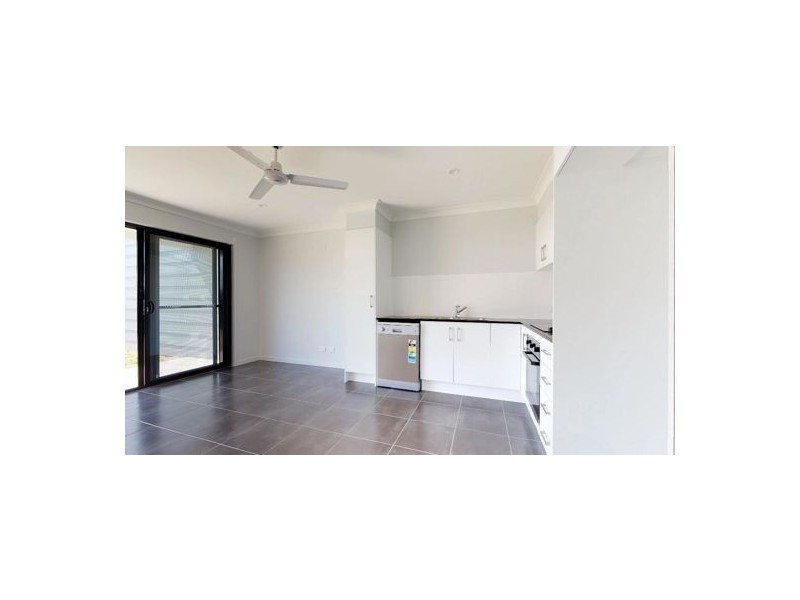 2/5 Sterling Road, Morayfield QLD 4506