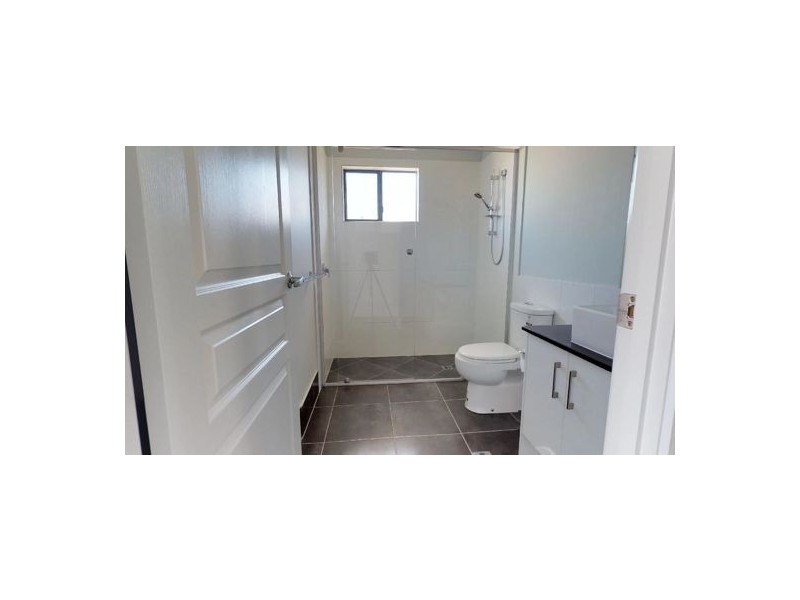 2/5 Sterling Road, Morayfield QLD 4506