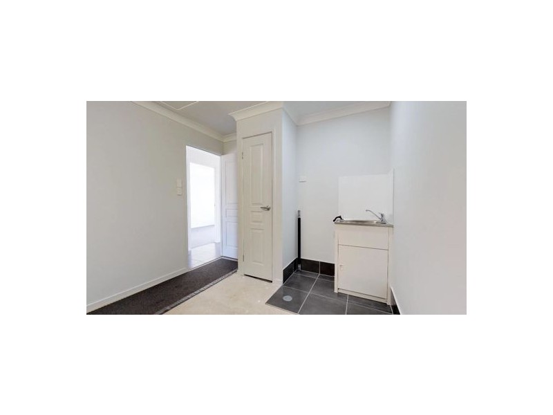 2/5 Sterling Road, Morayfield QLD 4506