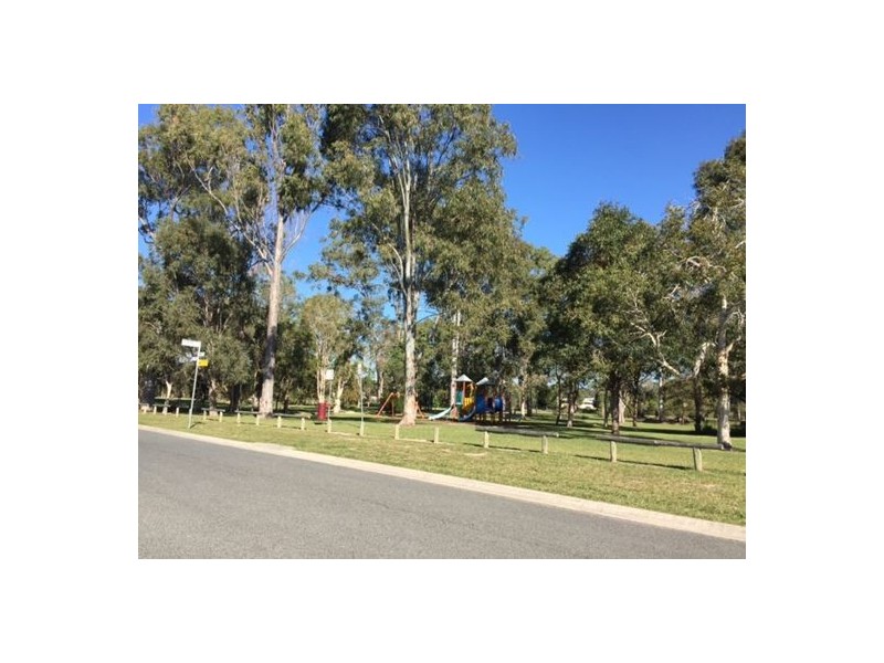 2/5 Sterling Road, Morayfield QLD 4506