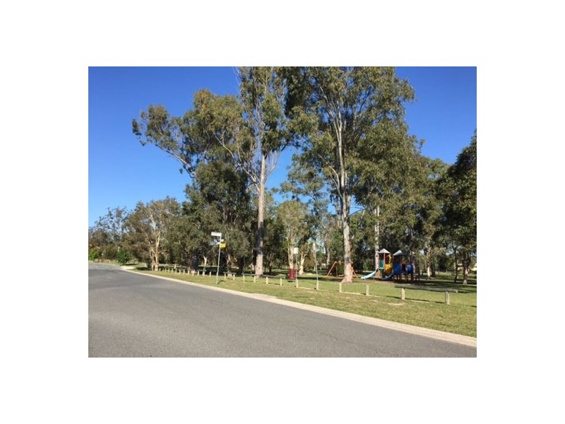 2/5 Sterling Road, Morayfield QLD 4506