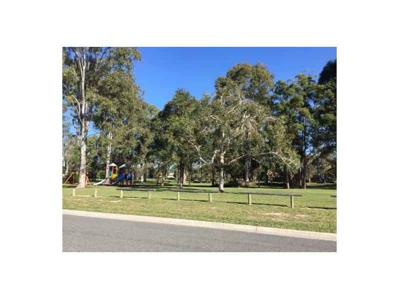 2/5 Sterling Road, Morayfield QLD 4506