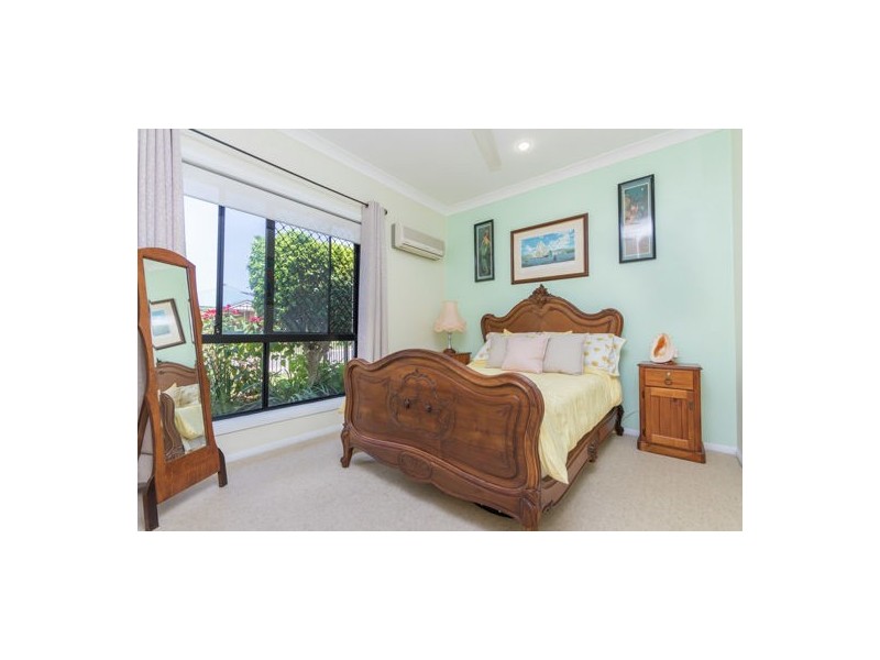 2 Mossman Way, Sandstone Point QLD 4511
