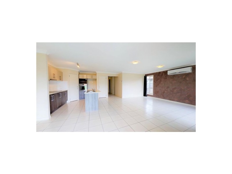 2/33-35 Cash Street, D’aguilar QLD 4514