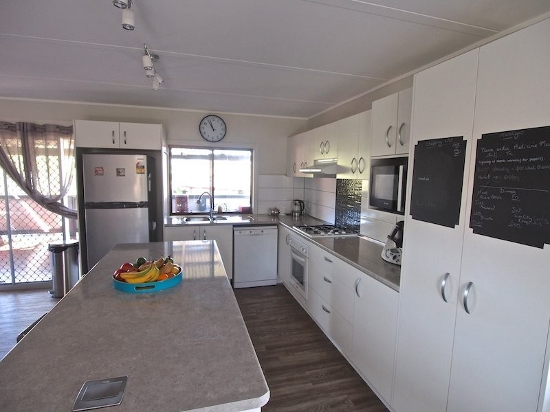 10 Gillian Street, Beachmere QLD 4510