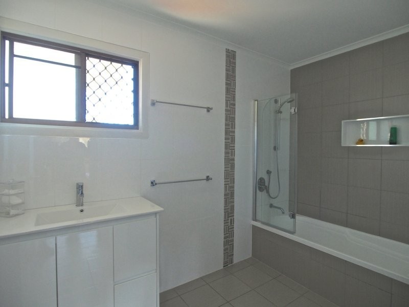 10 Gillian Street, Beachmere QLD 4510
