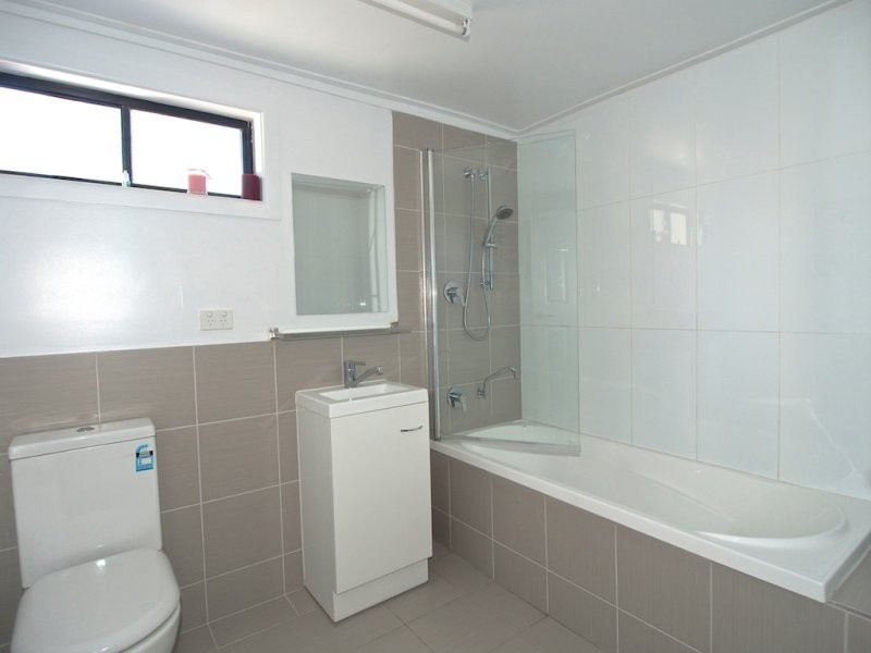 10 Gillian Street, Beachmere QLD 4510
