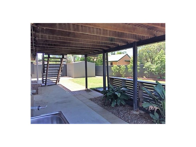 10 Gillian Street, Beachmere QLD 4510