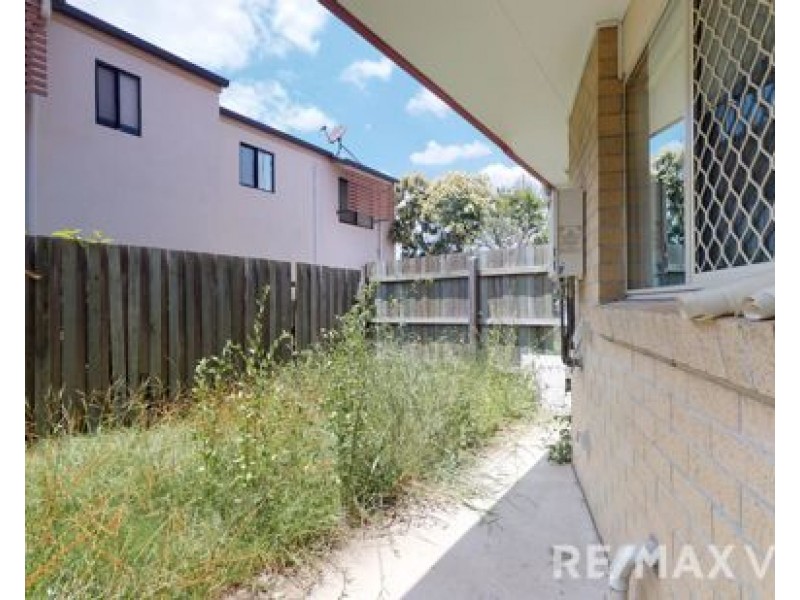2/15 Lower King Street, Caboolture QLD 4510