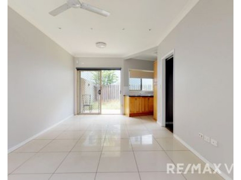 2/15 Lower King Street, Caboolture QLD 4510