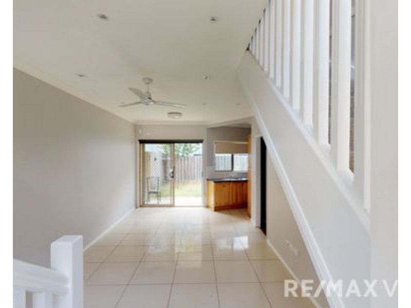 2/15 Lower King Street, Caboolture QLD 4510