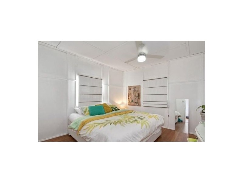 26 McLennan Street, Woody Point QLD 4019