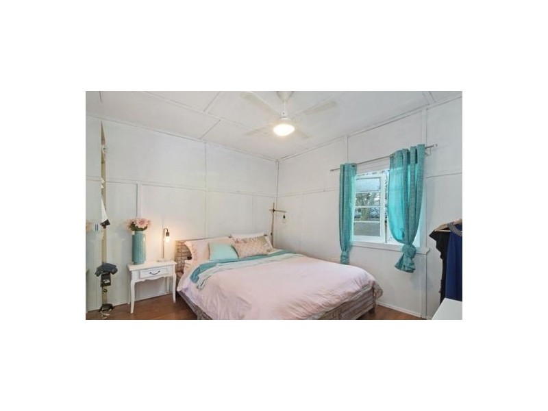 26 McLennan Street, Woody Point QLD 4019