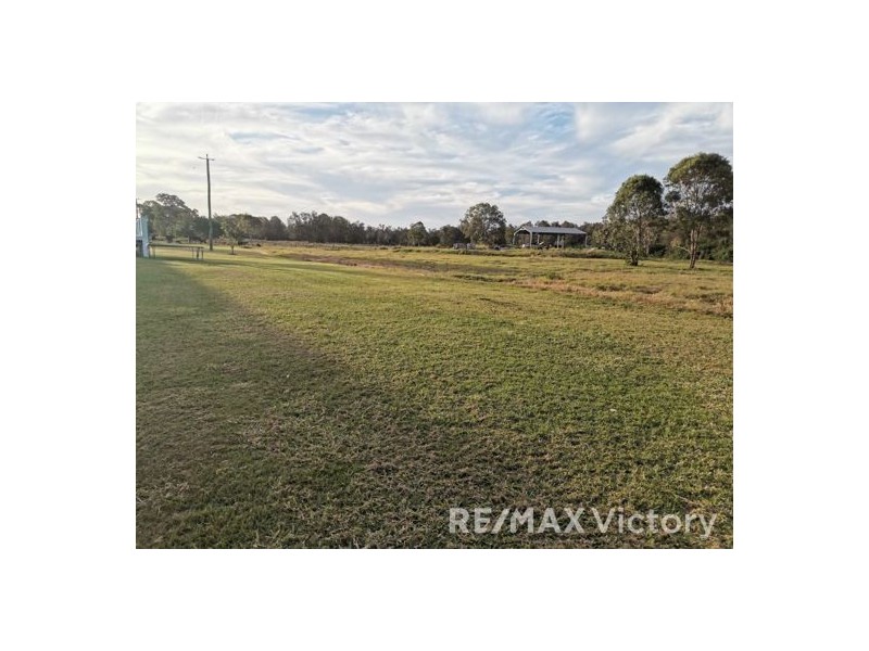 380 Beachmere Road, Beachmere QLD 4510